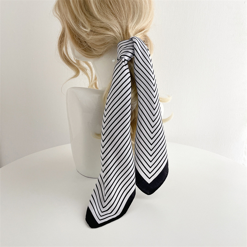 Роскошный шелковый квадратный  – обзор и цена Silk Tie Striped